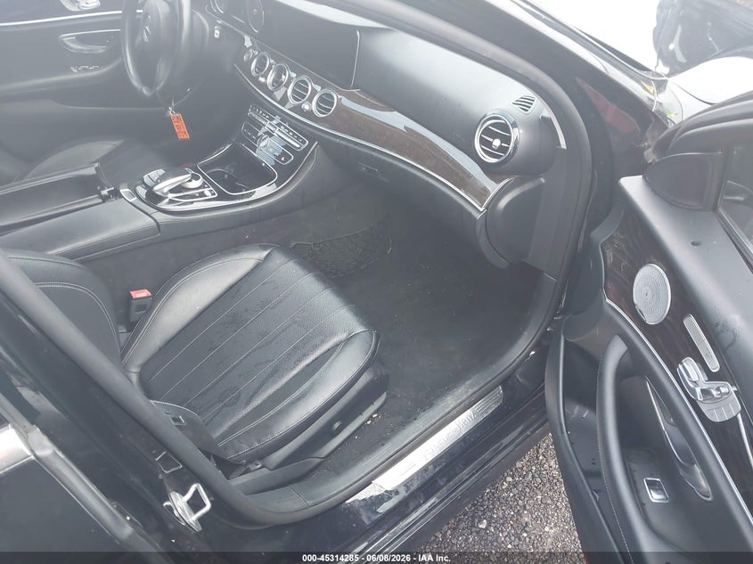2017 Mercedes-benz E-klasse VIN WDDZF4JB2HA066980 IAAI salvage auction — RIGHT FRONT, Salvage Title, sold $25 on 2026-08-05 (photo 5)