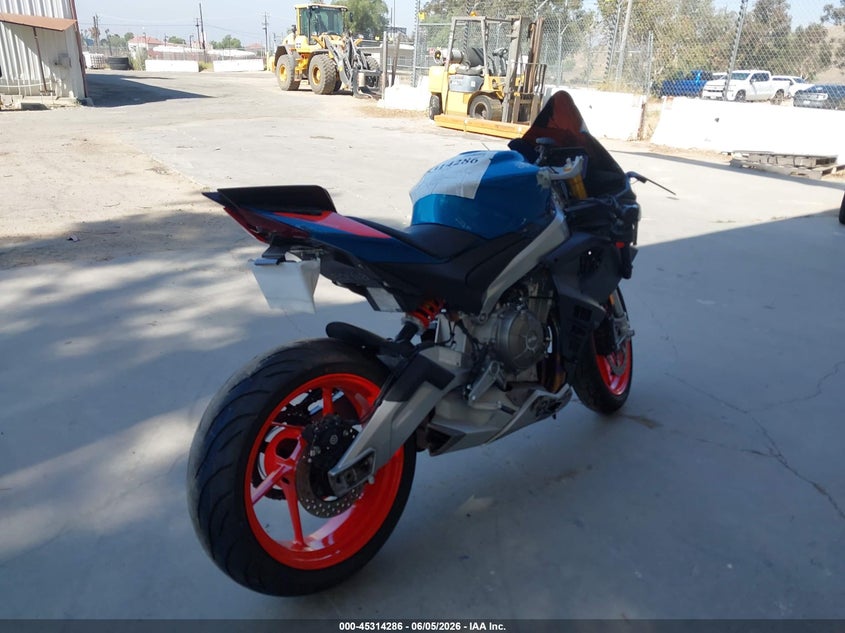 2026 Aprilia Rs VIN ZD4XGUA05TS000878 IAAI salvage auction — FRONT END, Salvage Title, sold $3,950 on 2026-07-07 (photo 4)