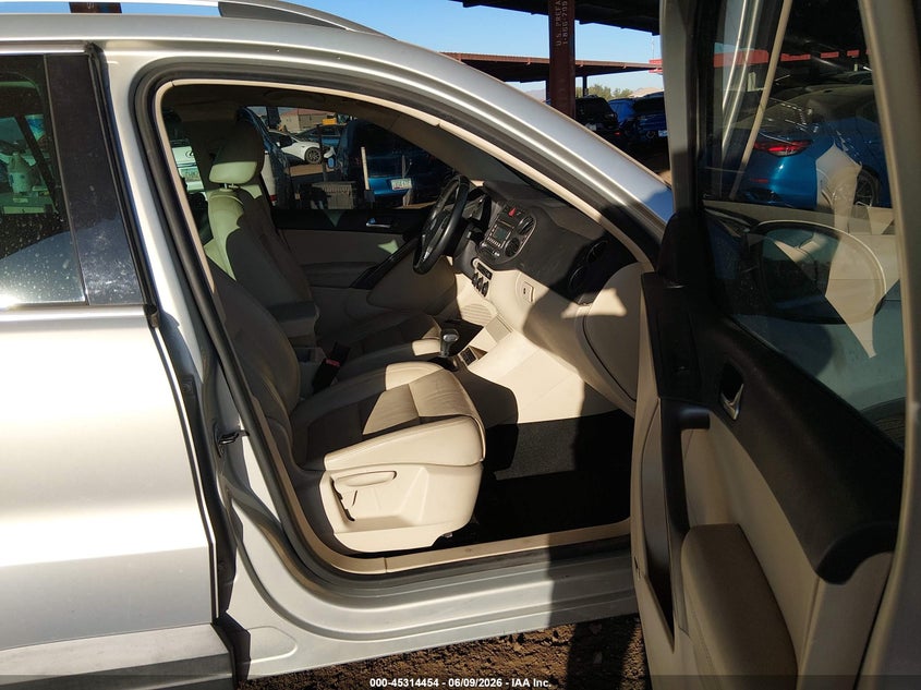 2009 Volkswagen Tiguan VIN WVGAV75N69W529431 IAAI salvage auction — THEFT, Salvage (Arizona), sold $675 on 2026-07-07 (photo 5)
