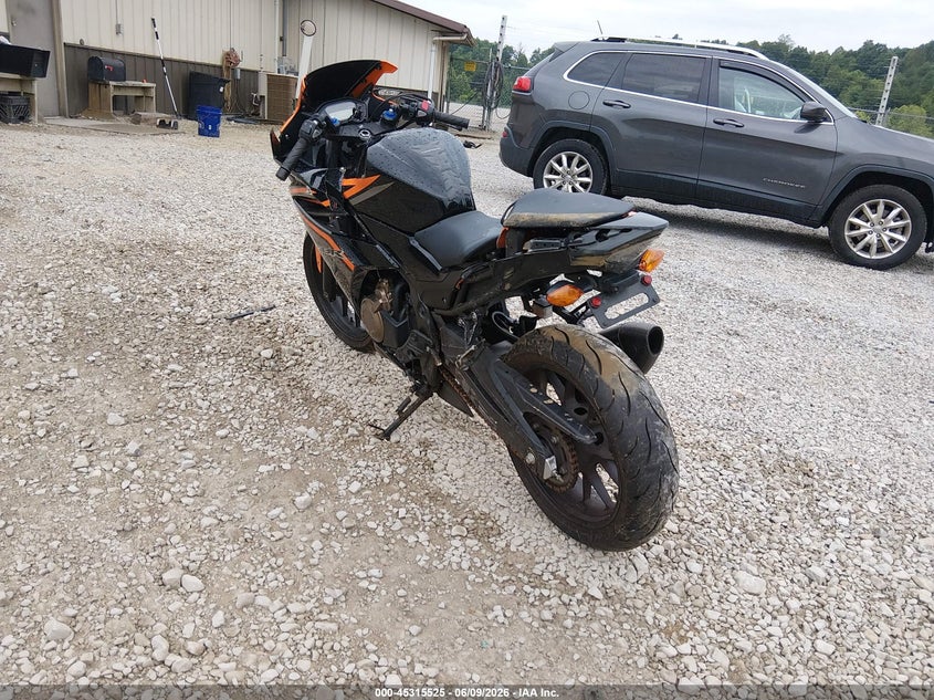 2017 Honda Cbr VIN MLHPC446XH5400851 IAAI salvage auction — FRONT & REAR, Salvage Title, sold $1,500 on 2026-07-14 (photo 3)