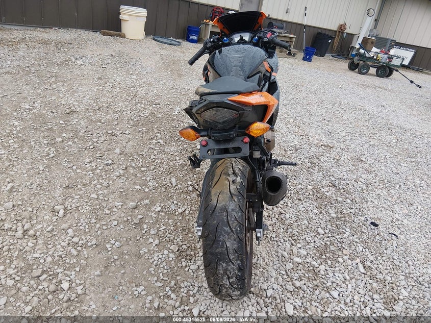 2017 Honda Cbr VIN MLHPC446XH5400851 IAAI salvage auction — FRONT & REAR, Salvage Title, sold $1,500 on 2026-07-14 (photo 6)