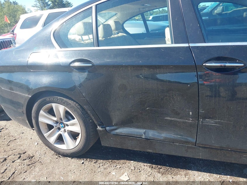 2012 BMW 5er VIN WBAXH5C50CDW06484 IAAI salvage auction — RIGHT SIDE, Salvage Title, sold $925 on 2026-07-10 (photo 6)