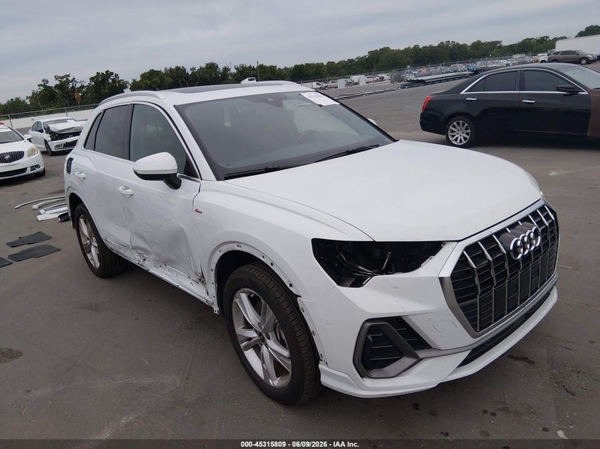 2022 Audi Q3 VIN WA1EECF36N1082953 IAAI salvage auction — LEFT & RIGHT, Salvage Title, sold $6,300 on 2026-07-29 (photo 1)