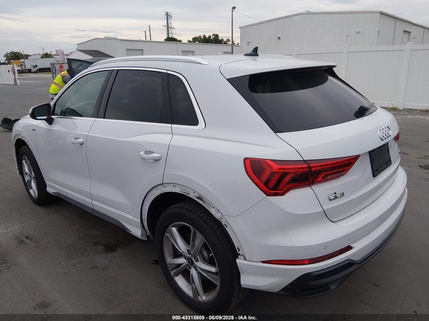 2022 Audi Q3 VIN WA1EECF36N1082953 IAAI salvage auction — LEFT & RIGHT, Salvage Title, sold $6,300 on 2026-07-29 (photo 3)