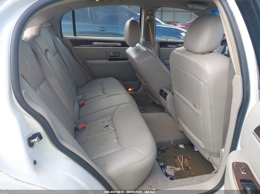 2007 Lincoln TOWN CAR VIN 1LNHM82V27Y628972 IAAI salvage auction — ROOF, Salvage (Mississippi), sold $1,000 on 2026-07-09 (photo 8)