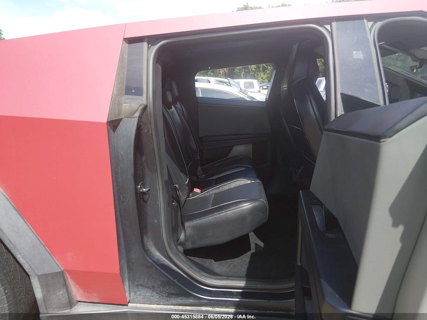 2024 Tesla Cybertruck VIN 7G2CEHED1RA041609 IAAI salvage auction — FRONT END, Salvage (Kansas), sold $28,500 on 2026-08-19 (photo 8)