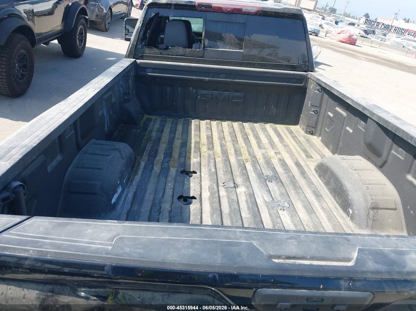 2025 Gmc SIERRA VIN 1GT4UWEY3SF131396 IAAI salvage auction — LEFT FRONT, Wait Title, sold $31,400 on 2026-08-12 (photo 6)