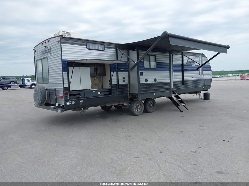 2021 Forest river Cherokee VIN 4X4TCKF2XMX146437 IAAI salvage auction — HAIL, Salvage (Nebraska), sold $8,400 on 2026-07-23 (photo 2)