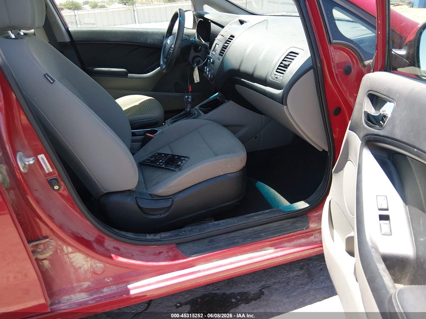 2015 Kia Forte VIN KNAFX4A62F5310997 IAAI salvage auction — REAR END, Salvage Title, sold $1,525 on 2026-07-13 (photo 5)