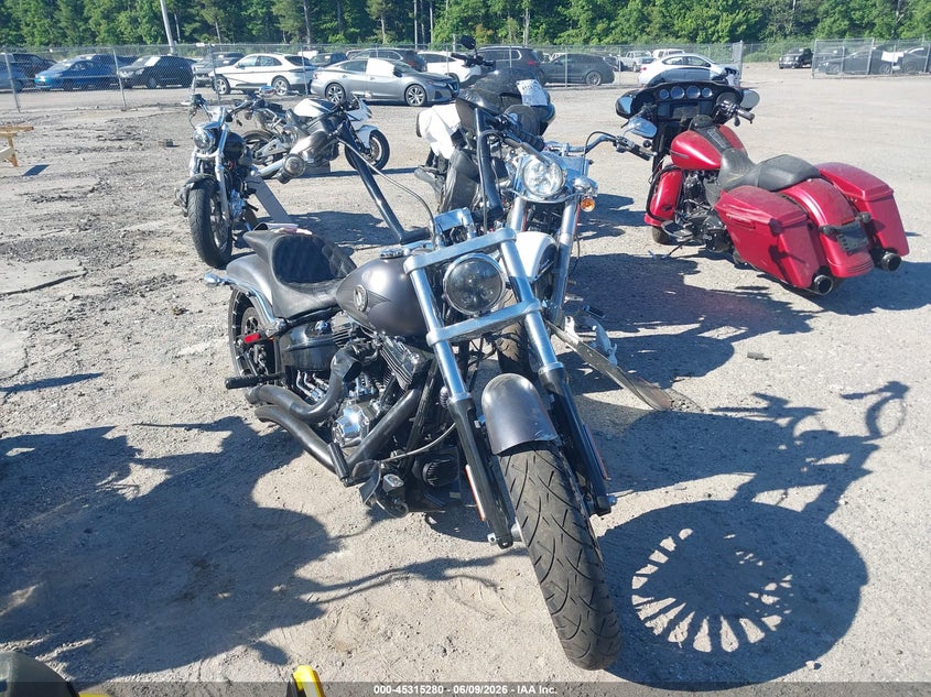 2017 Harley-davidson Breakout VIN 1HD1BFV19HB034455 IAAI salvage auction — LEFT & RIGHT, Salvage (Massachusetts), sold $4,250 on 2026-07-08 (photo 1)