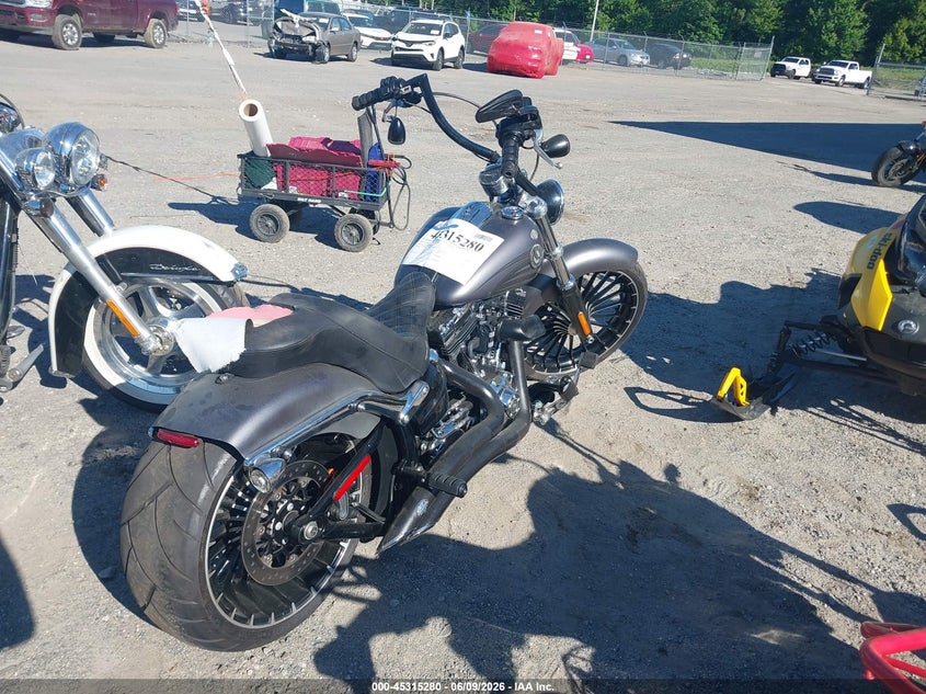 2017 Harley-davidson Breakout VIN 1HD1BFV19HB034455 IAAI salvage auction — LEFT & RIGHT, Salvage (Massachusetts), sold $4,250 on 2026-07-08 (photo 4)
