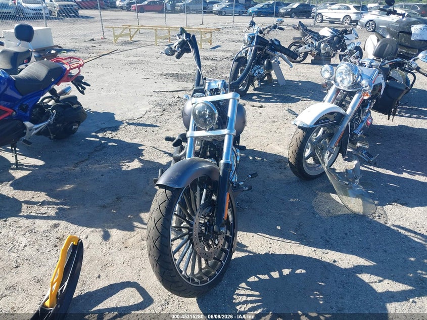 2017 Harley-davidson Breakout VIN 1HD1BFV19HB034455 IAAI salvage auction — LEFT & RIGHT, Salvage (Massachusetts), sold $4,250 on 2026-07-08 (photo 5)