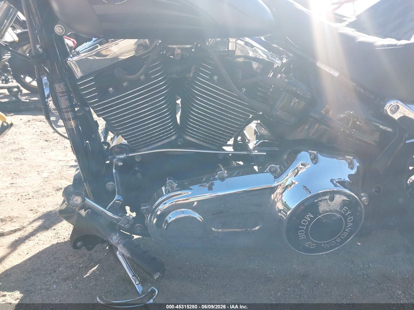 2017 Harley-davidson Breakout VIN 1HD1BFV19HB034455 IAAI salvage auction — LEFT & RIGHT, Salvage (Massachusetts), sold $4,250 on 2026-07-08 (photo 9)