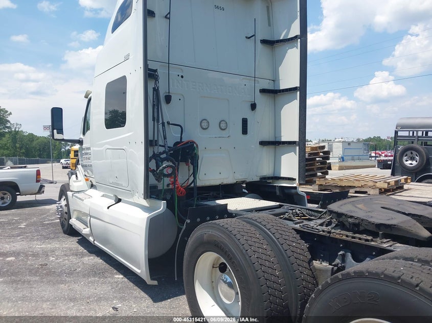 2020 International VIN 3HSDZAPRXLN800082 IAAI salvage auction — FRONT END, Salvage Title, sold $10,500 on 2026-07-15 (photo 3)