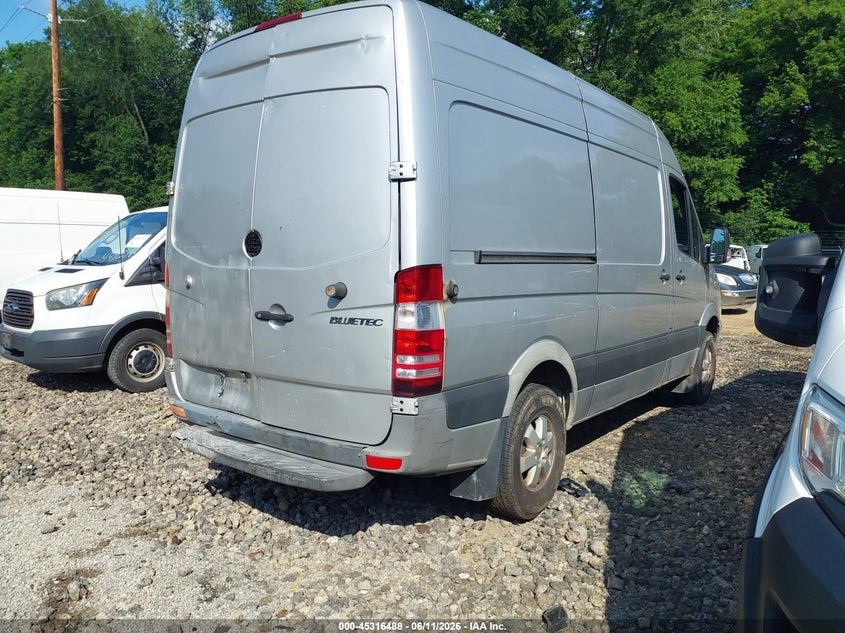 2012 Mercedes-benz Sprinter VIN WD3PE7CC0C5707390 IAAI salvage auction — ENGINE DAMAGE, Bill Of Sale Destruction Only - Salvage (Ohio), sold $1,350 on 2026-07-20 (photo 4)