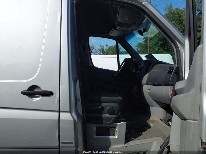 2012 Mercedes-benz Sprinter VIN WD3PE7CC0C5707390 IAAI salvage auction — ENGINE DAMAGE, Bill Of Sale Destruction Only - Salvage (Ohio), sold $1,350 on 2026-07-20 (photo 5)