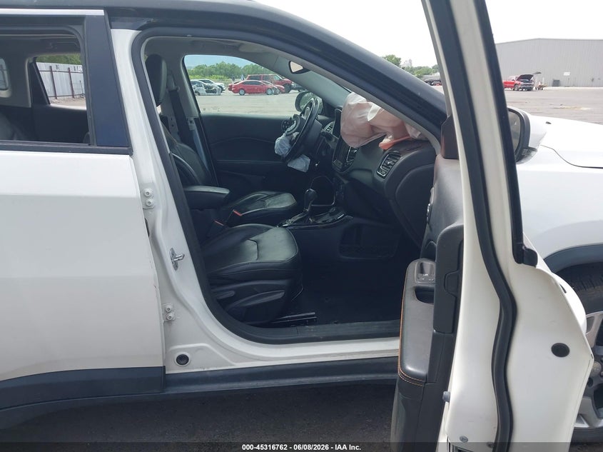 2019 Jeep Compass VIN 3C4NJDCB1KT733624 IAAI salvage auction — FRONT END, Salvage Title, sold $2,200 on 2026-08-01 (photo 5)