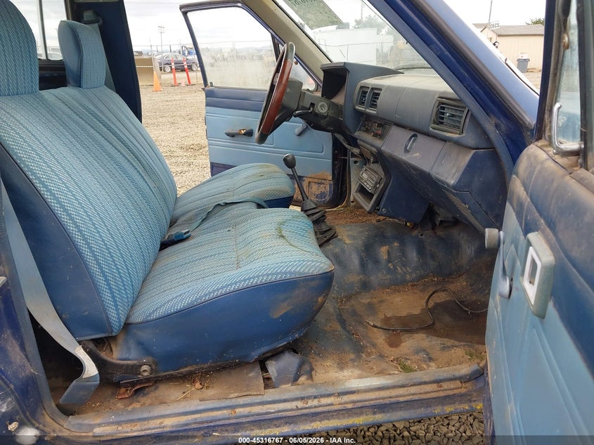 1985 Toyota Pickup VIN JT4RN55D9F0109650 IAAI salvage auction — NORMAL WEAR, Peddle Clear Public-Restricted (Oregon), sold $1,850 on 2026-07-06 (photo 5)