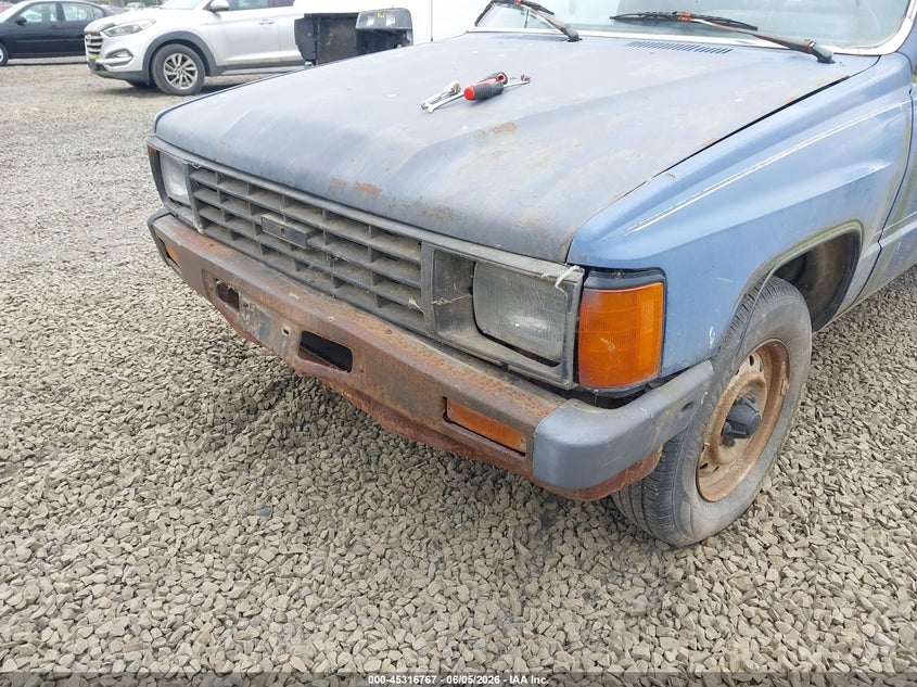 1985 Toyota Pickup VIN JT4RN55D9F0109650 IAAI salvage auction — NORMAL WEAR, Peddle Clear Public-Restricted (Oregon), sold $1,850 on 2026-07-06 (photo 6)