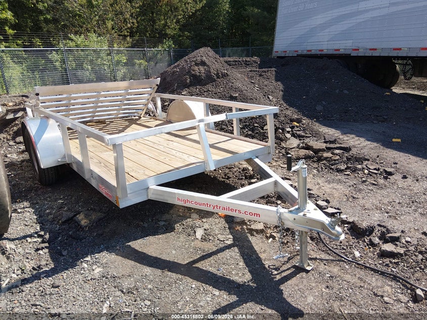 2025 High country Trailer VIN 5WFBU1014SW149547 IAAI salvage auction — REAR END, Bill Of Sale (Connecticut), sold $300 on 2026-07-30 (photo 1)
