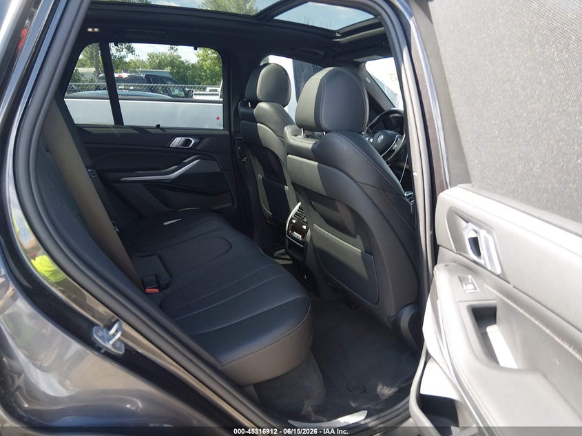2019 BMW X5 VIN 5UXCR6C59KLL34203 IAAI salvage auction — HAIL, Salvage (Ohio), sold $17,250 on 2026-07-14 (photo 8)