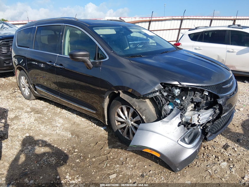 2018 Chrysler Pacifica VIN 2C4RC1BG8JR217222 IAAI salvage auction — FRONT END, Wait Title, sold $1,825 on 2026-09-11 (photo 1)
