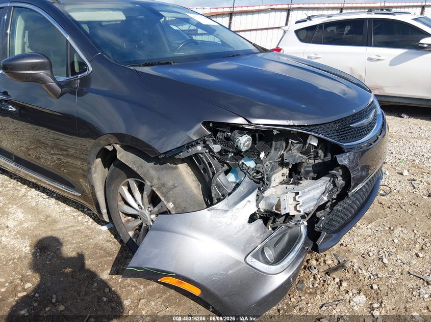 2018 Chrysler Pacifica VIN 2C4RC1BG8JR217222 IAAI salvage auction — FRONT END, Wait Title, sold $1,825 on 2026-09-11 (photo 6)