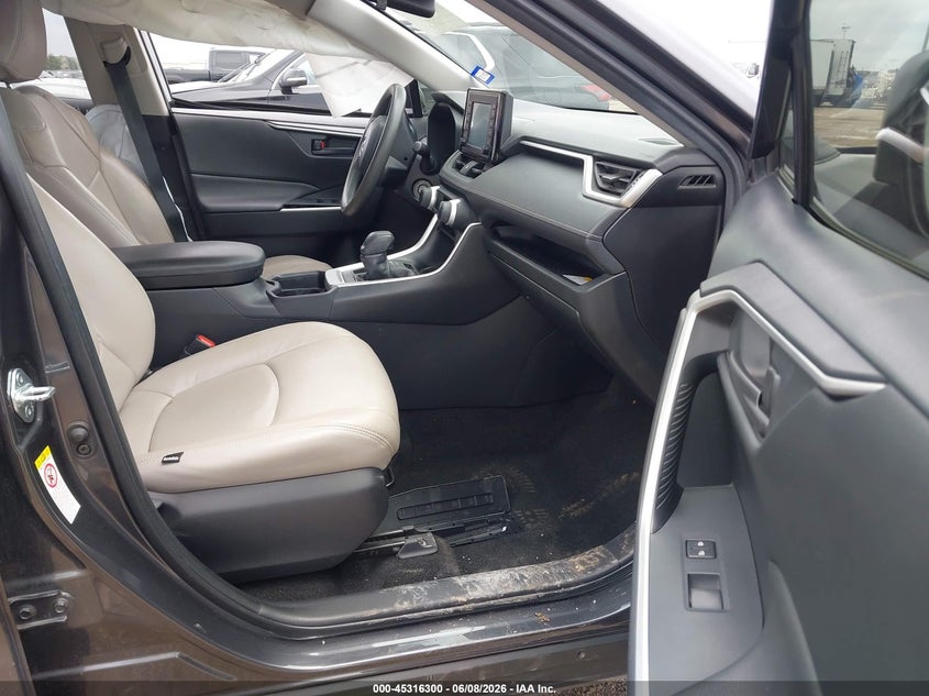 2019 Toyota Rav 4 VIN JTMH1RFV7KJ003837 IAAI salvage auction — LEFT SIDE, Salvage Title, sold $6,300 on 2026-07-29 (photo 5)