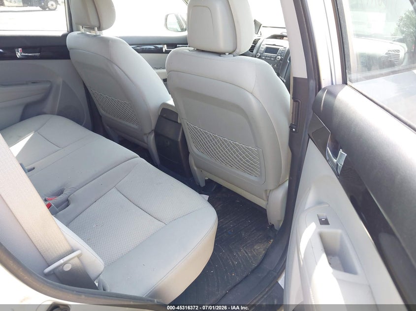 2013 Kia Sorento VIN 5XYKT3A13DG333933 IAAI salvage auction — NORMAL WEAR, Clear (New York), sold $900 on 2026-07-07 (photo 8)