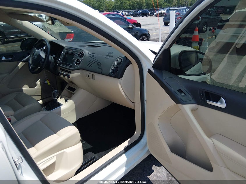 2017 Volkswagen Tiguan VIN WVGAV7AX5HK023280 IAAI salvage auction — FRONT END, Salvage Title, sold $1,500 on 2026-08-12 (photo 5)