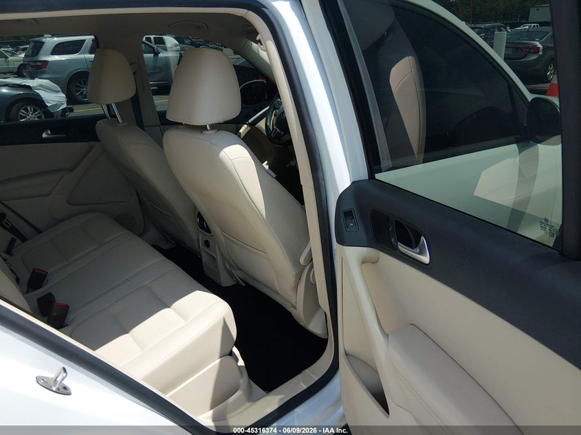 2017 Volkswagen Tiguan VIN WVGAV7AX5HK023280 IAAI salvage auction — FRONT END, Salvage Title, sold $1,500 on 2026-08-12 (photo 8)