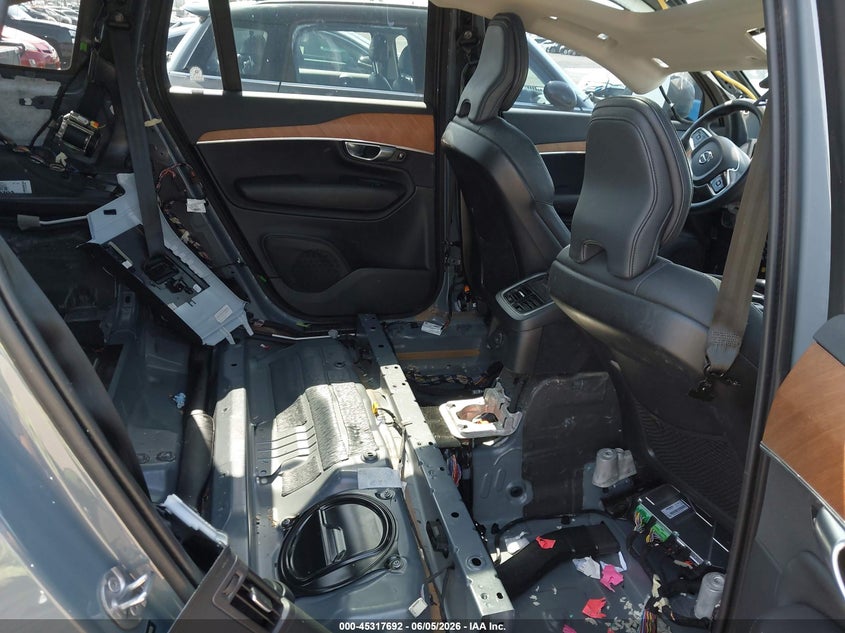 2023 Volvo Xc90 VIN YV4H60CNXP1981335 IAAI salvage auction — UNDERCARRIAGE, Salvage Title, sold $18,150 on 2026-08-03 (photo 8)
