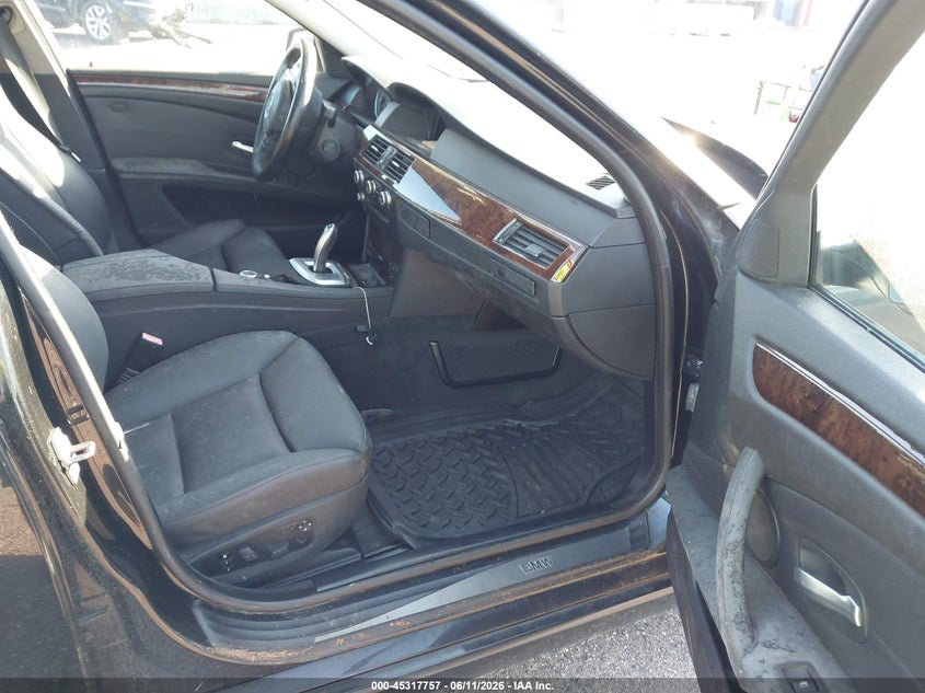 2010 BMW 5er VIN WBANV9C50AC390582 IAAI salvage auction — NORMAL WEAR, Clear (Massachusetts), sold $325 on 2026-07-07 (photo 5)