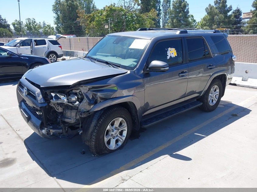 2020 Toyota 4runner VIN JTEBU5JR1L5807590 IAAI salvage auction — LEFT FRONT, Salvage Title, sold $17,700 on 2026-07-06 (photo 2)