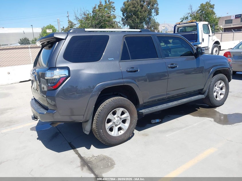 2020 Toyota 4runner VIN JTEBU5JR1L5807590 IAAI salvage auction — LEFT FRONT, Salvage Title, sold $17,700 on 2026-07-06 (photo 4)