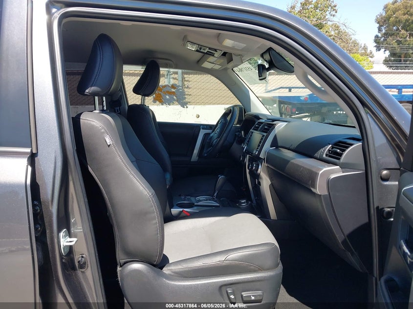 2020 Toyota 4runner VIN JTEBU5JR1L5807590 IAAI salvage auction — LEFT FRONT, Salvage Title, sold $17,700 on 2026-07-06 (photo 5)