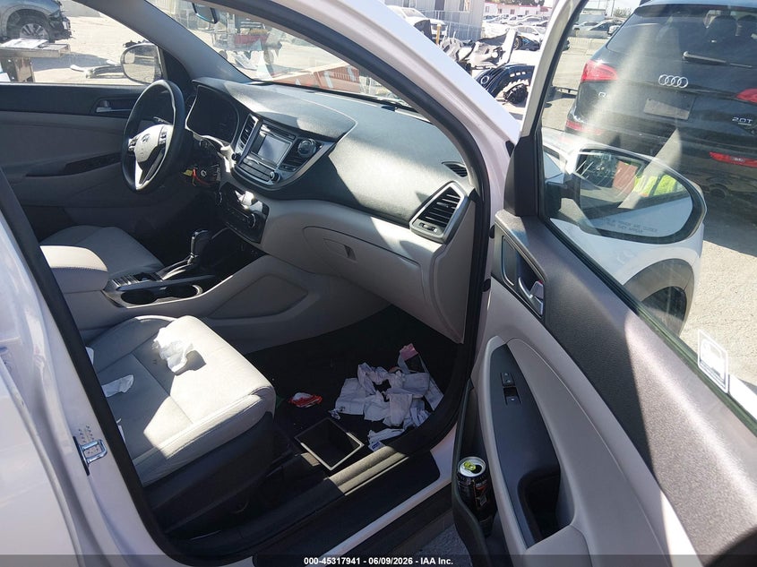 2017 Hyundai Tucson VIN KM8J23A4XHU284836 IAAI salvage auction — BIO HAZARD, Salvage Title, sold $3,275 on 2026-07-22 (photo 5)