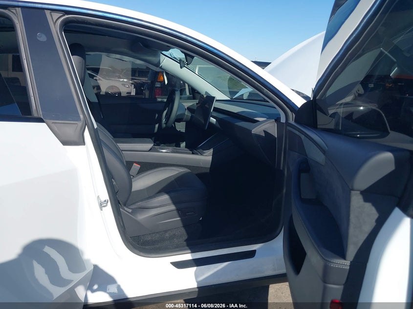 2026 Tesla Model y VIN 7SAYGDED2TA475611 IAAI salvage auction — SIDE, Salvage Title, sold $16,000 on 2026-07-15 (photo 5)