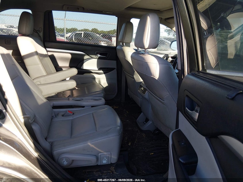 2017 Toyota Highlander VIN 5TDKZRFH5HS214961 IAAI salvage auction — FRONT END, Salvage Title, sold $4,650 on 2026-07-18 (photo 8)