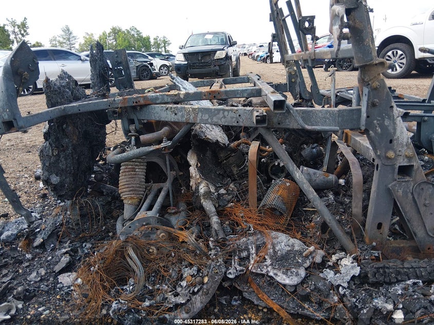 2024 Can-am/ brp Traxter VIN 3JBUVAX44RK008533 IAAI salvage auction — ENGINE BURN, Junking Certificate (Mississippi), sold $5 on 2026-07-26 (photo 8)