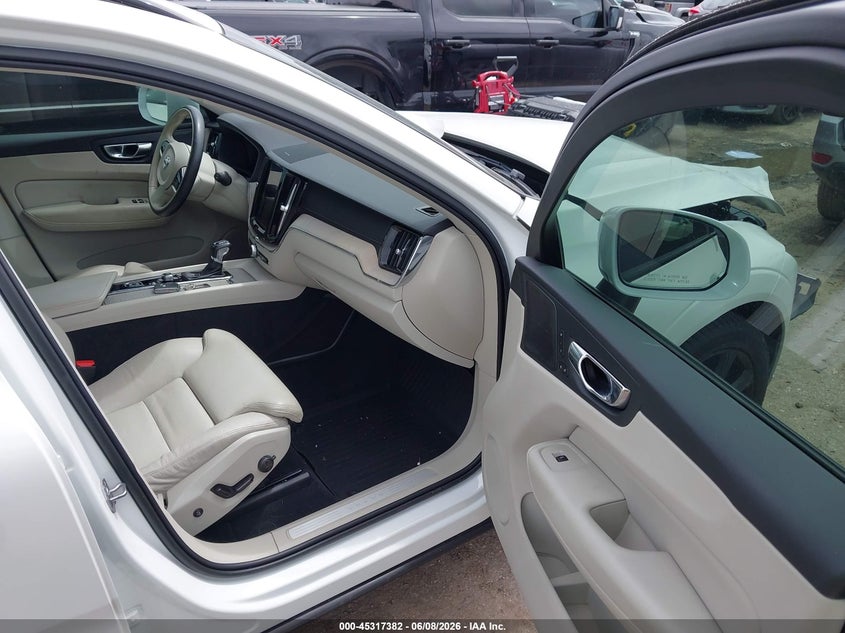 2020 Volvo Xc60 VIN YV4102DL7L1549789 IAAI salvage auction — RIGHT FRONT, Salvage Title, sold $9,125 on 2026-08-05 (photo 5)