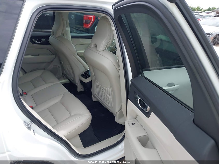 2020 Volvo Xc60 VIN YV4102DL7L1549789 IAAI salvage auction — RIGHT FRONT, Salvage Title, sold $9,125 on 2026-08-05 (photo 8)