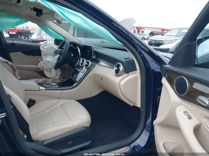 2019 Mercedes-benz C-klasse VIN 55SWF8DBXKU291080 IAAI salvage auction — RIGHT SIDE, Wait Title, sold $25 on 2026-08-04 (photo 5)