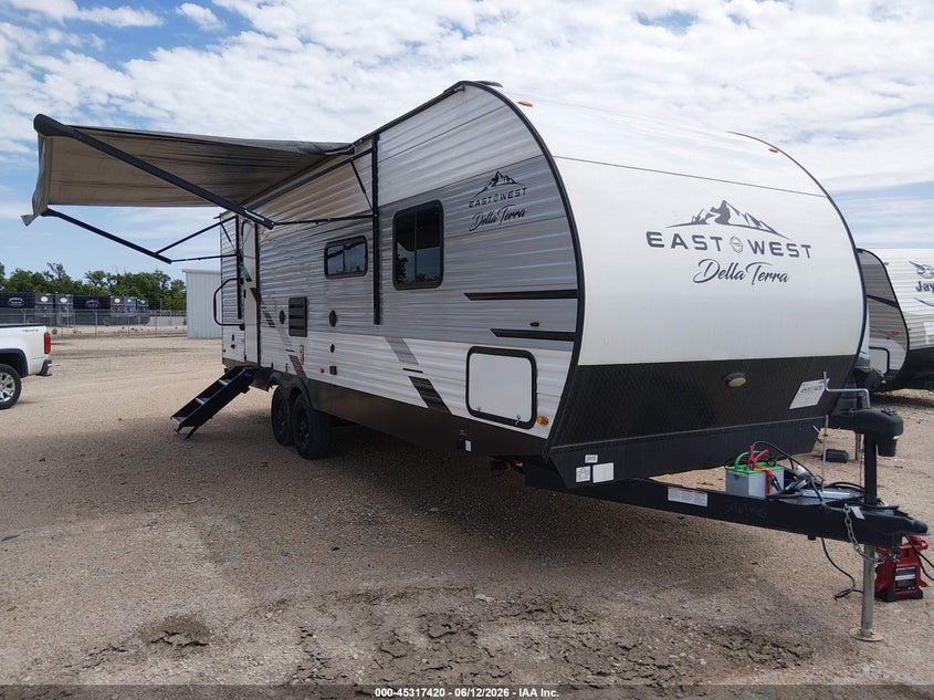 2023 East to west Della terra VIN 5ZT2DERB3P9011593 IAAI salvage auction — HAIL, Salvage (Kansas), sold $3,150 on 2026-07-24 (photo 1)