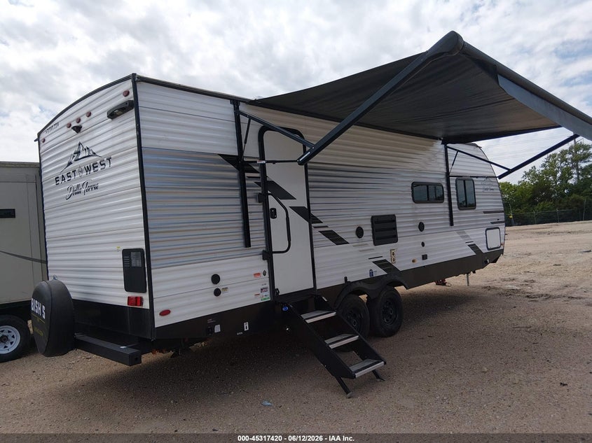 2023 East to west Della terra VIN 5ZT2DERB3P9011593 IAAI salvage auction — HAIL, Salvage (Kansas), sold $3,150 on 2026-07-24 (photo 2)