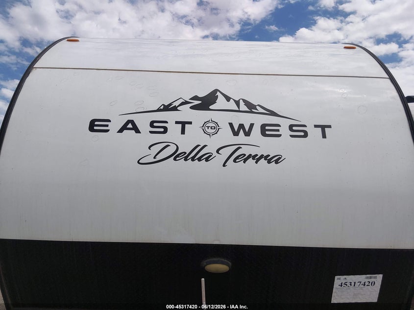 2023 East to west Della terra VIN 5ZT2DERB3P9011593 IAAI salvage auction — HAIL, Salvage (Kansas), sold $3,150 on 2026-07-24 (photo 6)