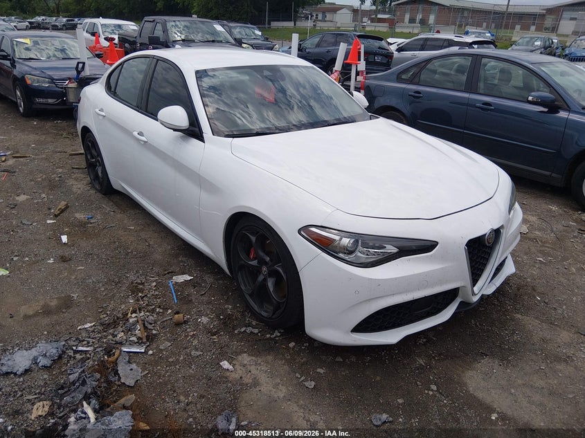2017 Alfa romeo Giulia VIN ZARFAECNXH7542257 IAAI salvage auction — UNKNOWN, Salvage Title, sold $4,400 on 2026-08-22 (photo 1)
