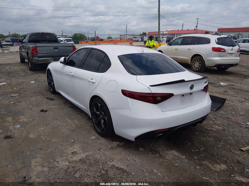 2017 Alfa romeo Giulia VIN ZARFAECNXH7542257 IAAI salvage auction — UNKNOWN, Salvage Title, sold $4,400 on 2026-08-22 (photo 3)