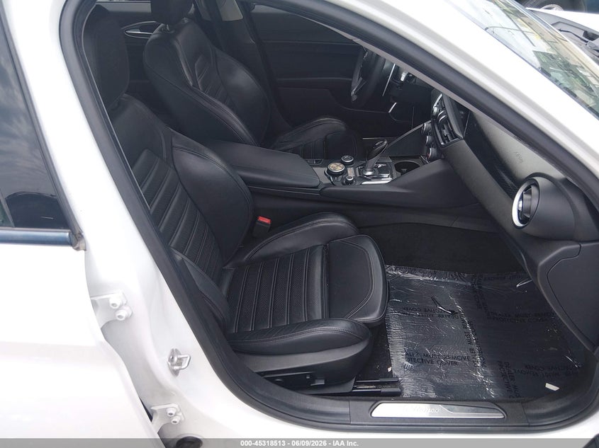 2017 Alfa romeo Giulia VIN ZARFAECNXH7542257 IAAI salvage auction — UNKNOWN, Salvage Title, sold $4,400 on 2026-08-22 (photo 5)