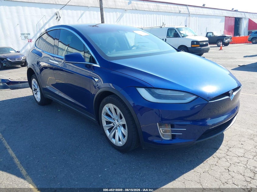 2018 Tesla Model x VIN 5YJXCDE20JF114123 — IAAI salvage auction photo